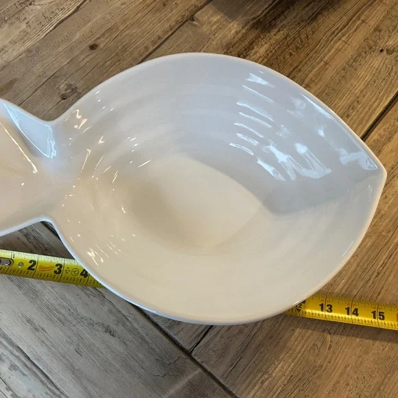 Crate & Barrel White Ceramic Fish Shaped Serving Dish BOWL 15 X 4 X 10 INCHES - Picture 5 of 8